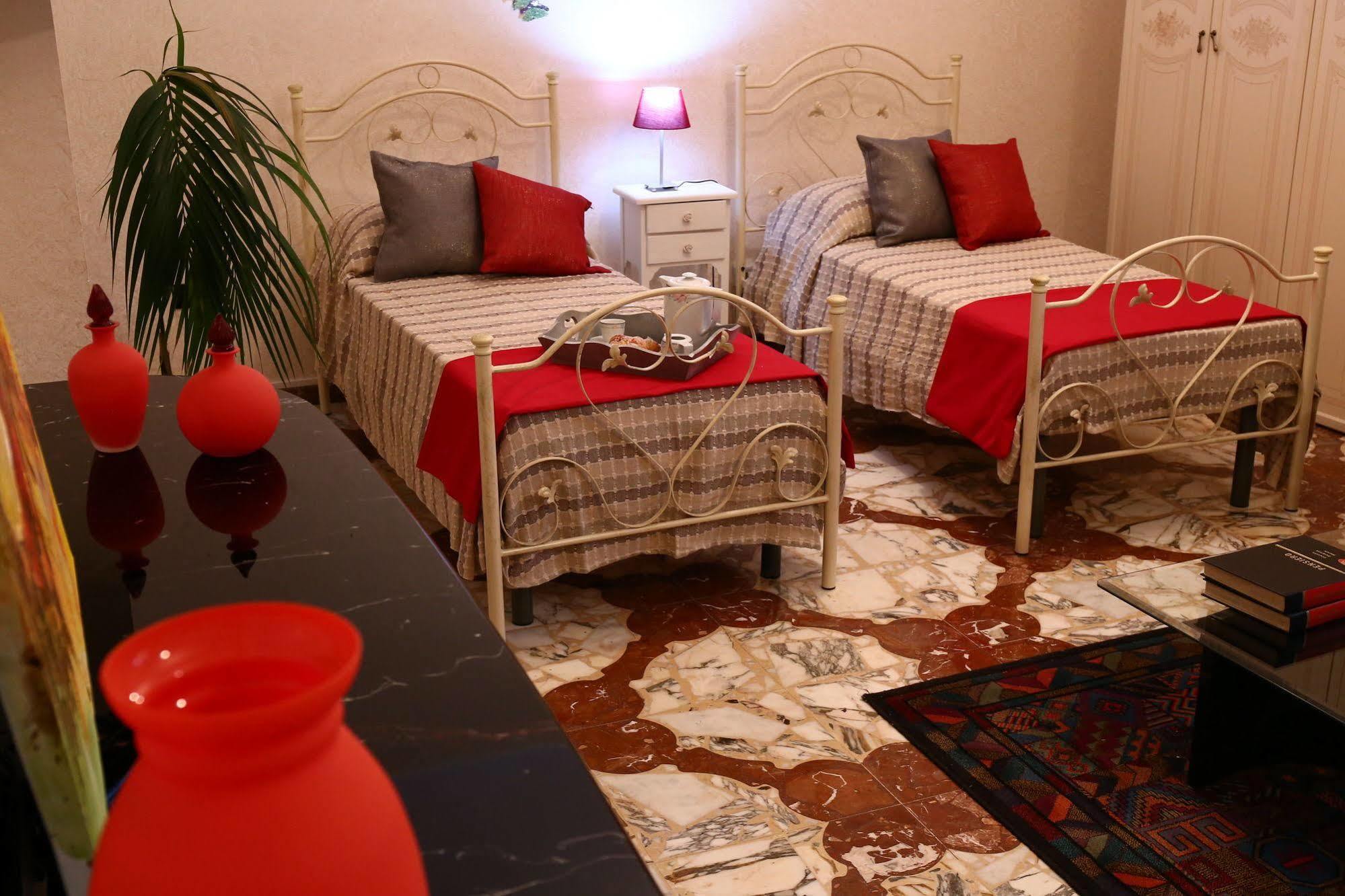 Il Giardino Delle Calendule B&B Solarino Экстерьер фото
